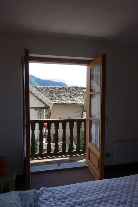 Apartamento La Dimora Della Fontana Mozzio Exterior foto