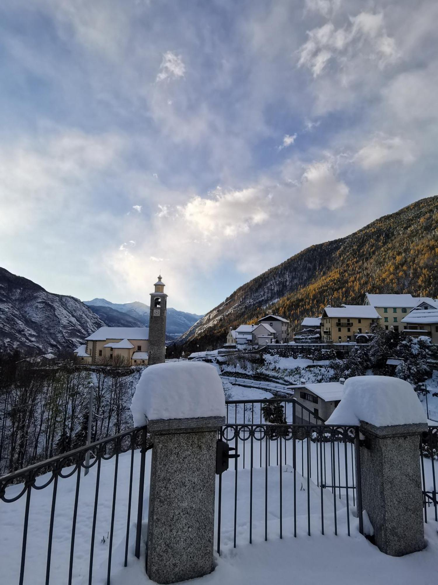 Apartamento La Dimora Della Fontana Mozzio Exterior foto
